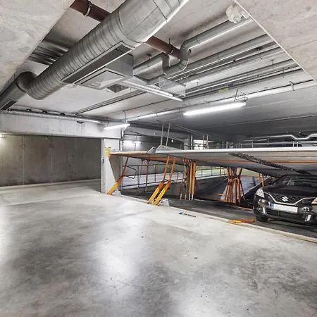 Edler Wohnraum Noble Stadtoase Mit Boxspringbett, Kaffeevollautomat, Lift&parkplatz Chemnitz