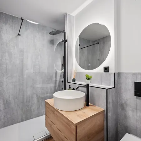 Edler Wohnraum Boutique-apartment Mit Boxspringbett, Siemens-kaffeevollautomat, Lift, Garage & Wlan 418 Mbps Хемниц
