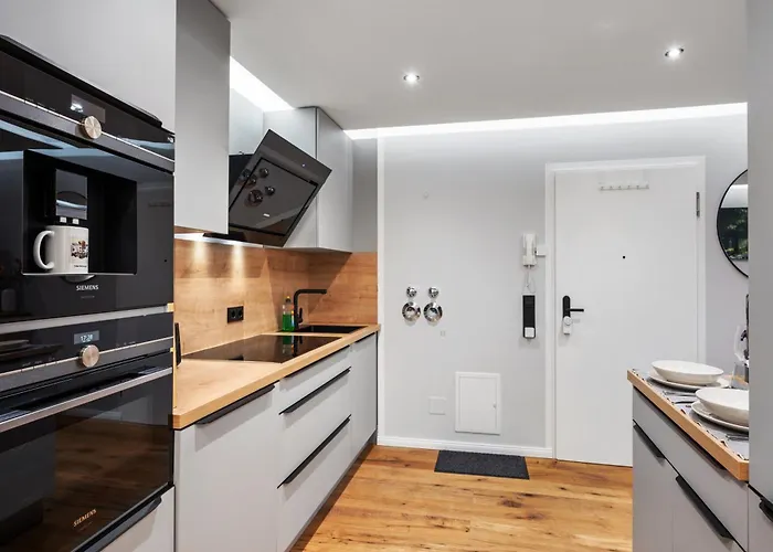 Edler Wohnraum Noble Stadtoase Mit Boxspringbett, Kaffeevollautomat, Lift & Parkplatz
